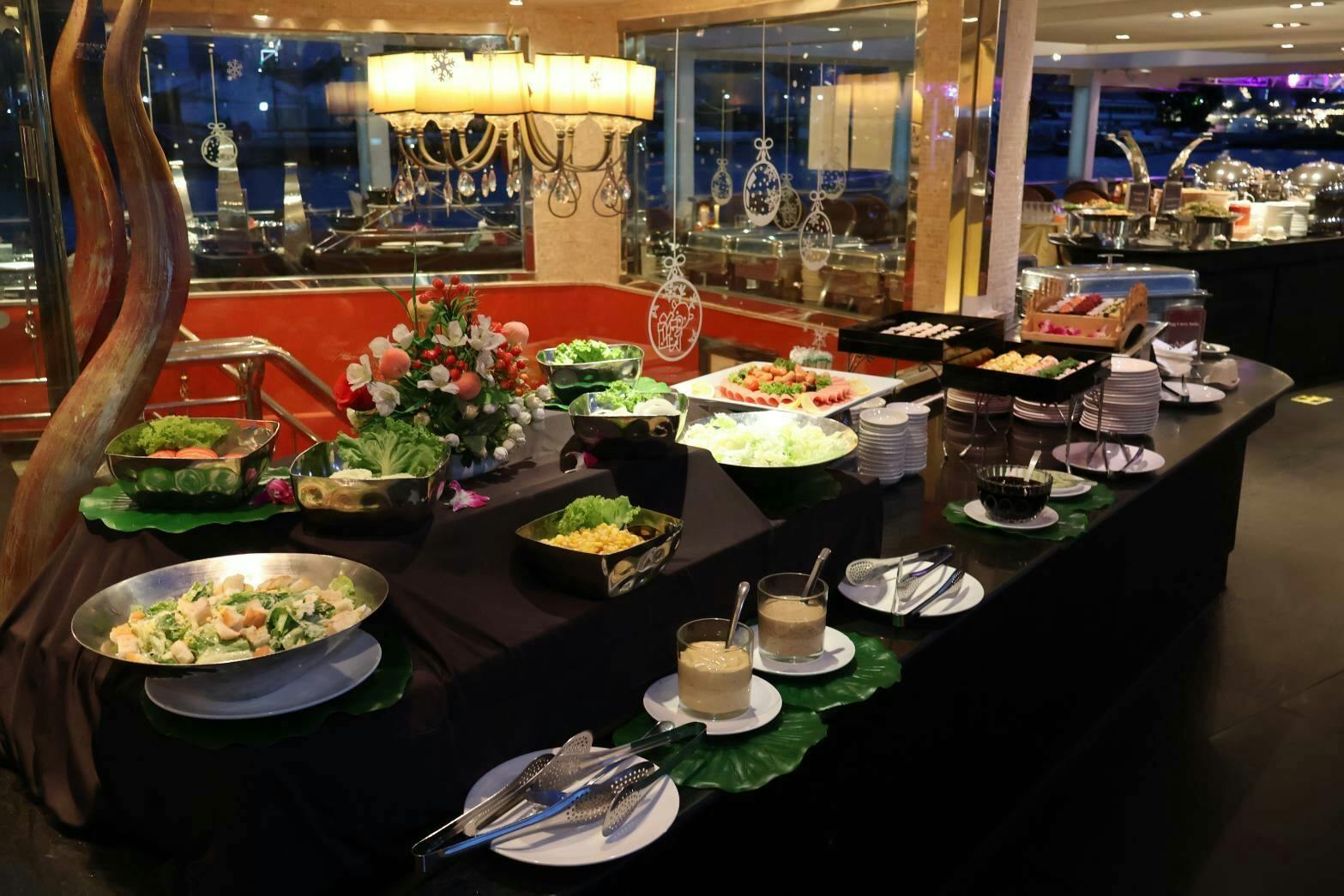 Evening dinner on Chao Phraya cruise