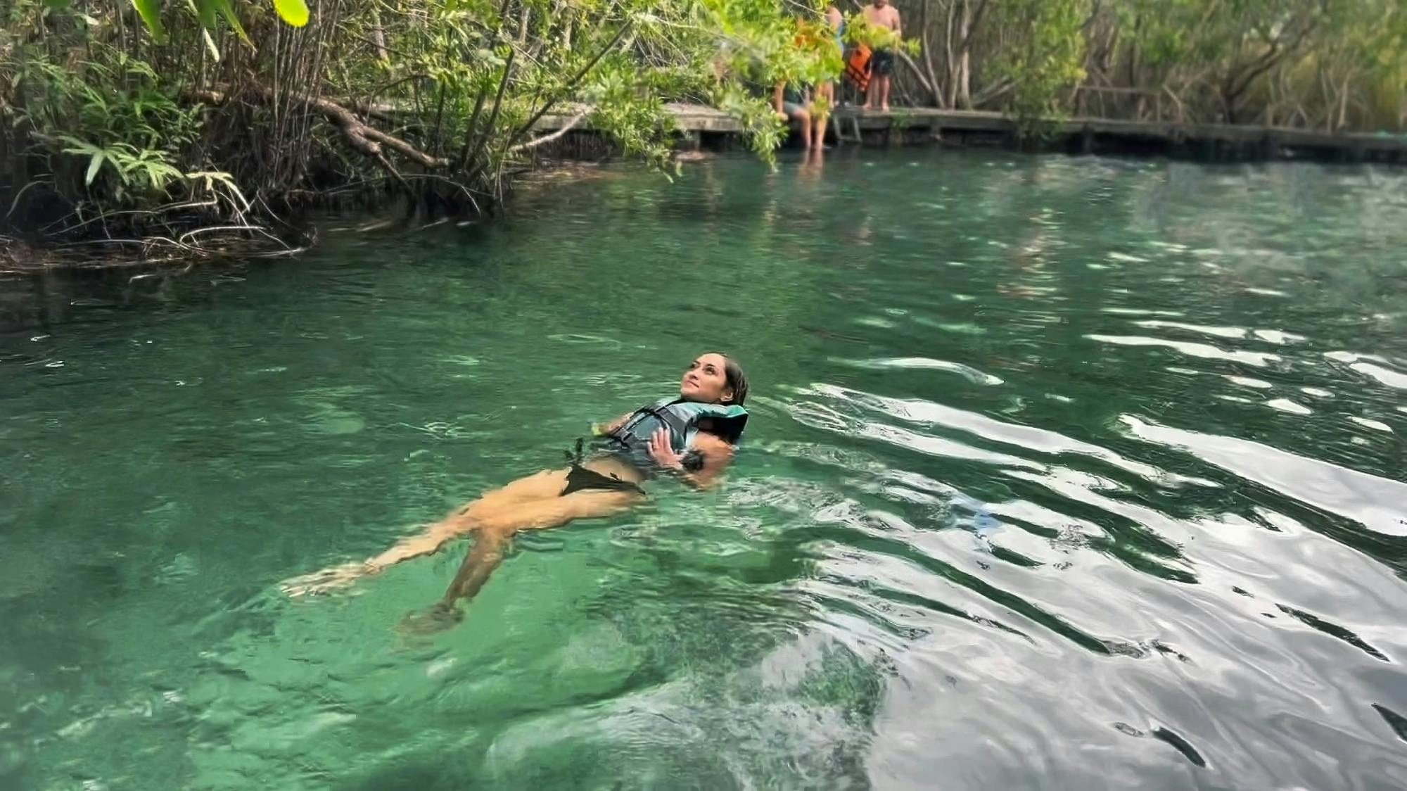 Full-day guided boat tour to Holbox and Passion Islands