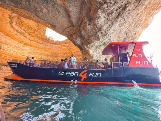 Familiecatamarantocht naar de grotten van Benagil vanuit Portimão