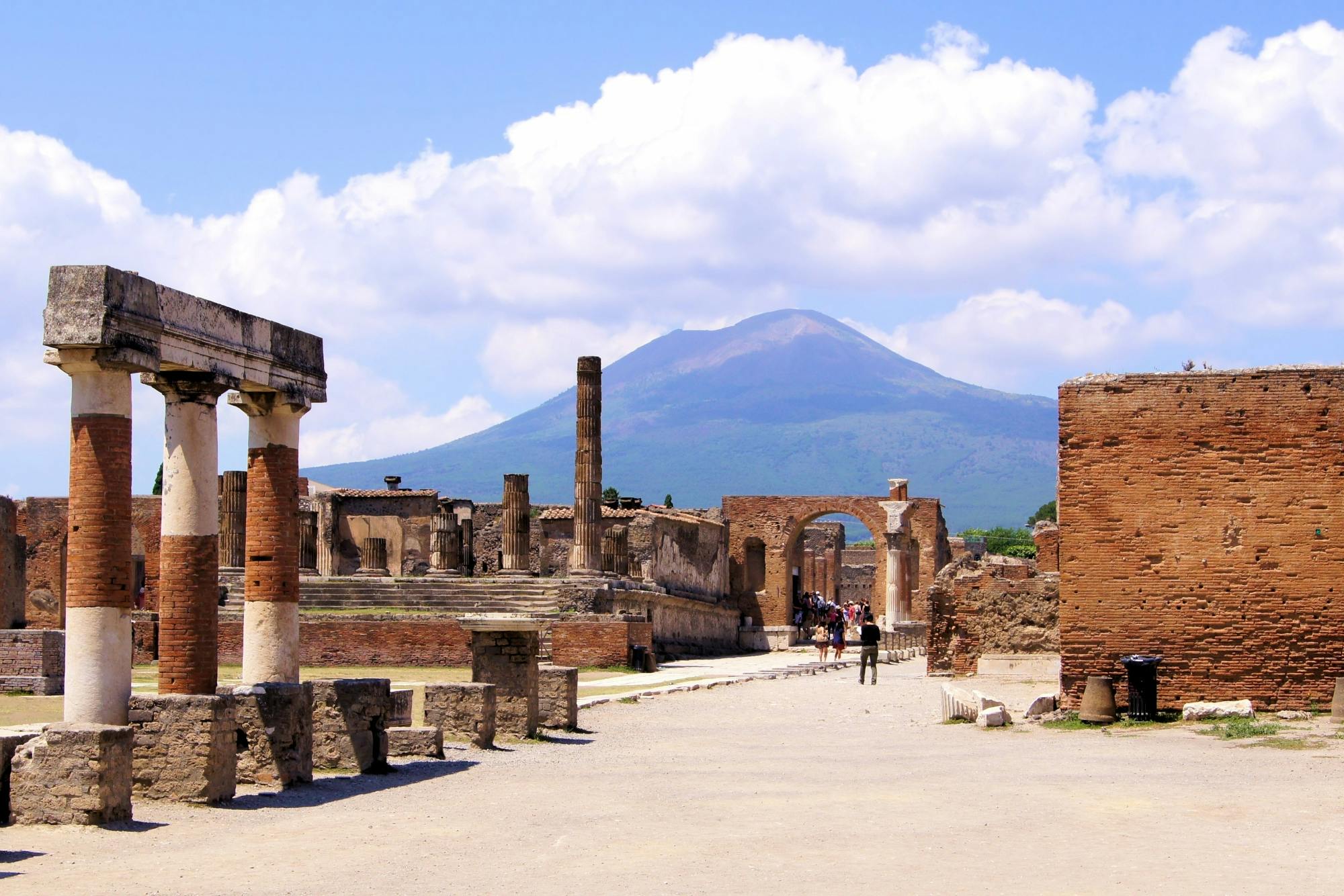 Full-Day Guided Tour of Pompeii from Rome with Lunch