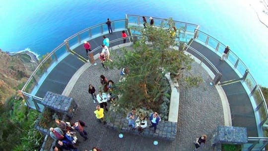 Madeira amazing views: cliff & valleys in open roof 4x4 tour