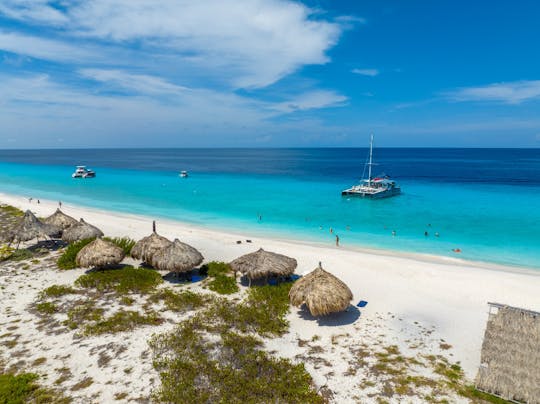 Katamarantur i solnedgången på Klein Curaçao med BBQ och öppen bar