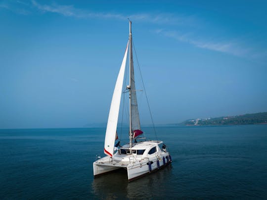 Excursión en catamarán a vela por el mar Arábigo en Goa