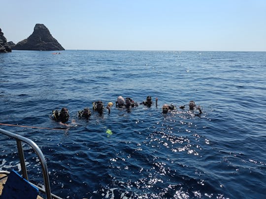 Doświadczenie nurkowania w Zatoce Katańskiej z Aci Castello