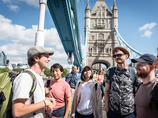 London Top Sights Guided Walking Tour with Visit to the Tower Bridge