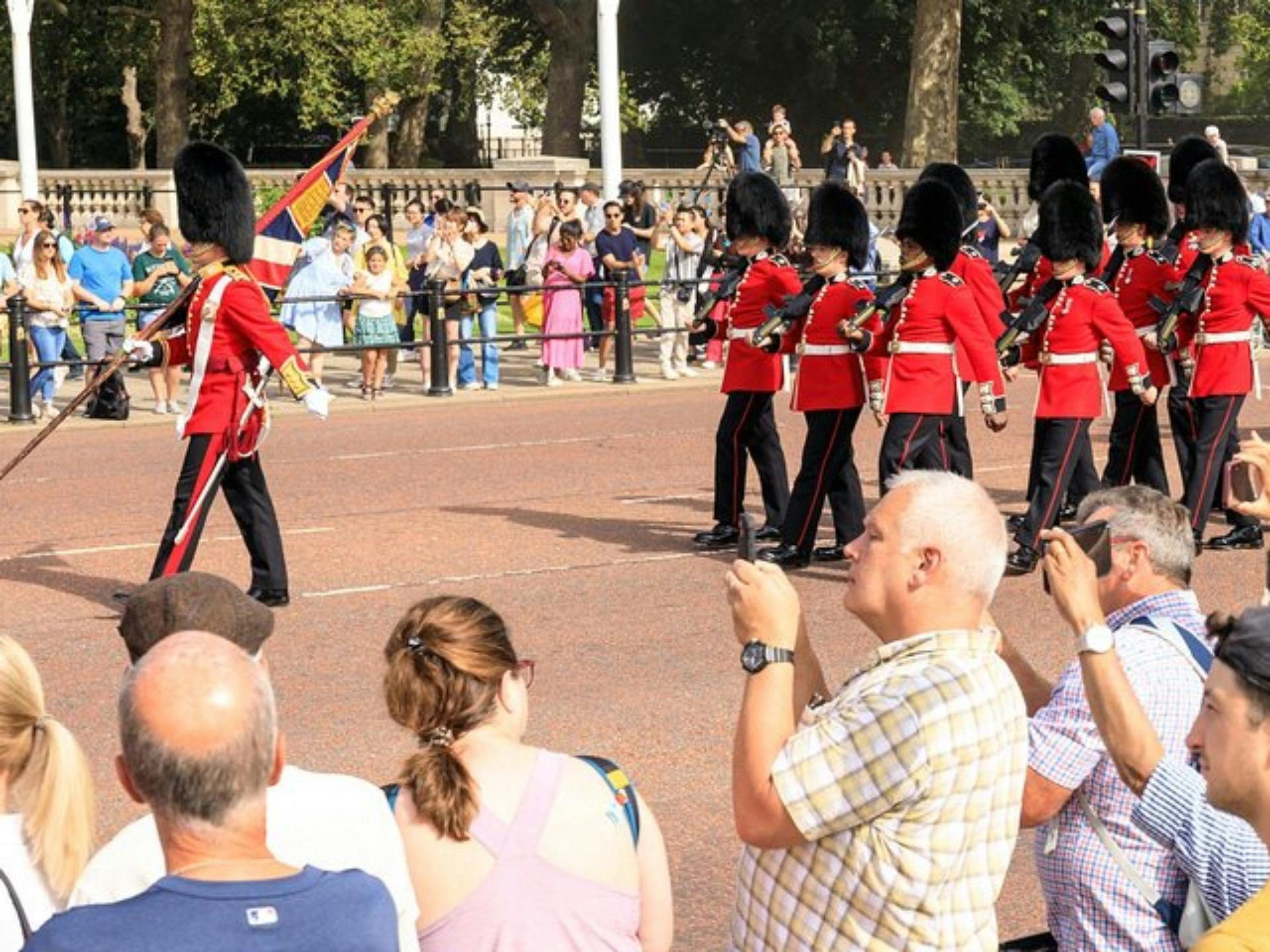 Recorrido a pie por la realeza británica que incluye el cambio de guardia