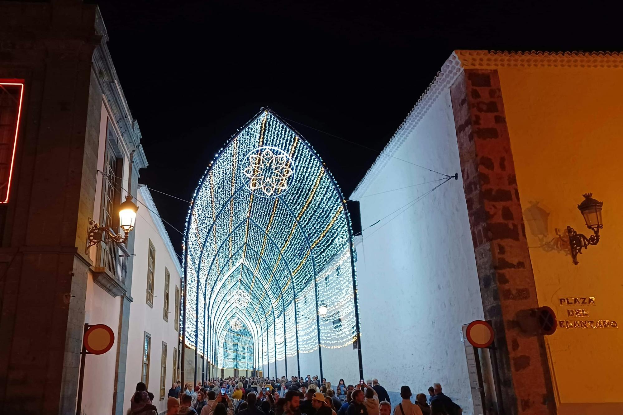 Transfer to La Laguna for Christmas Shopping & Lights