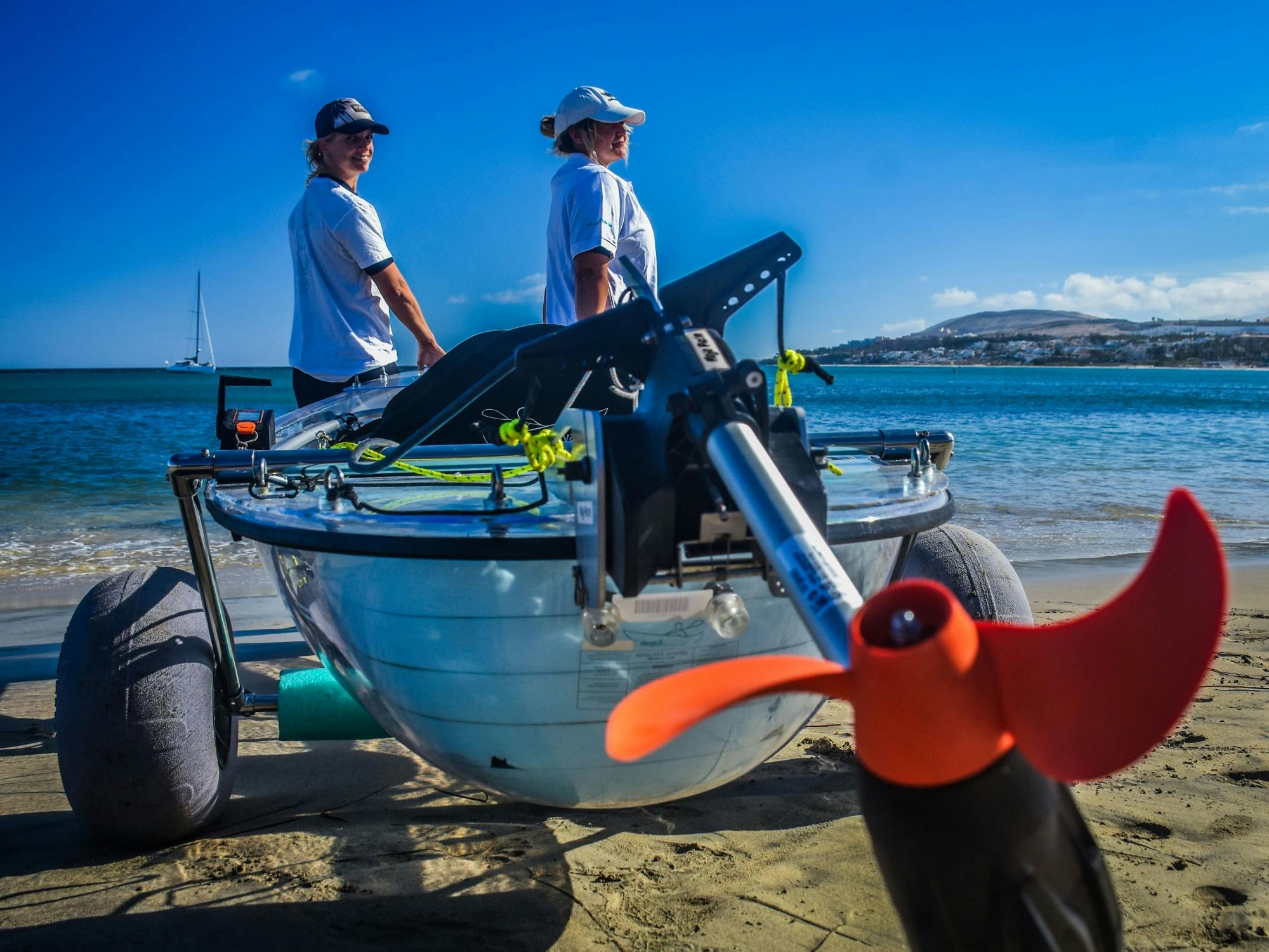 Transparent e-kayak guided tour in Fuerteventura