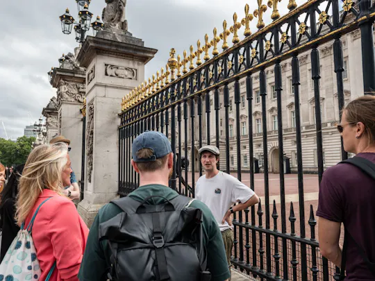 Tour privato a piedi della famiglia reale britannica