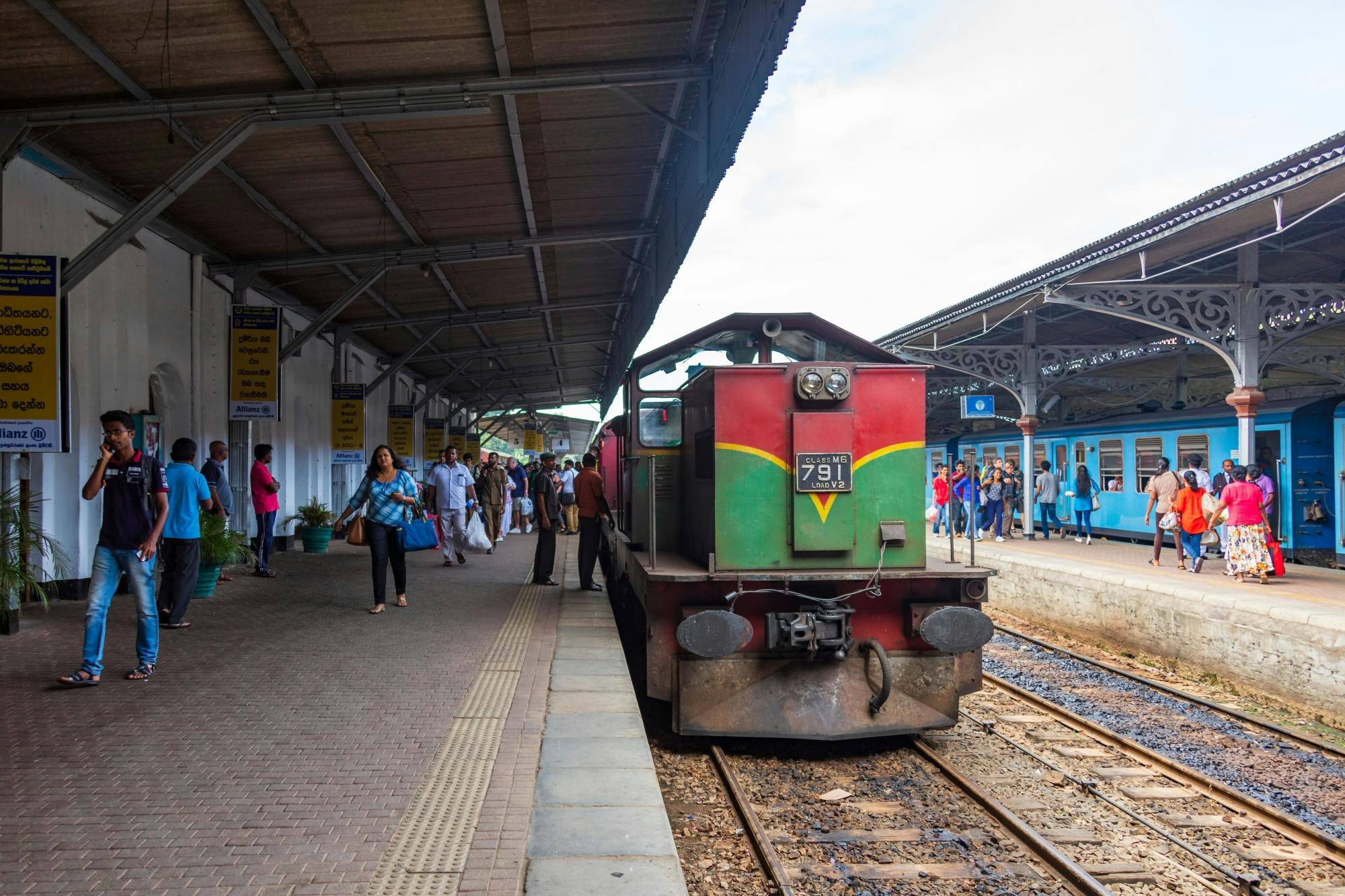 Kandy and Nuwara Eliya Two-day Tour with Train Ride