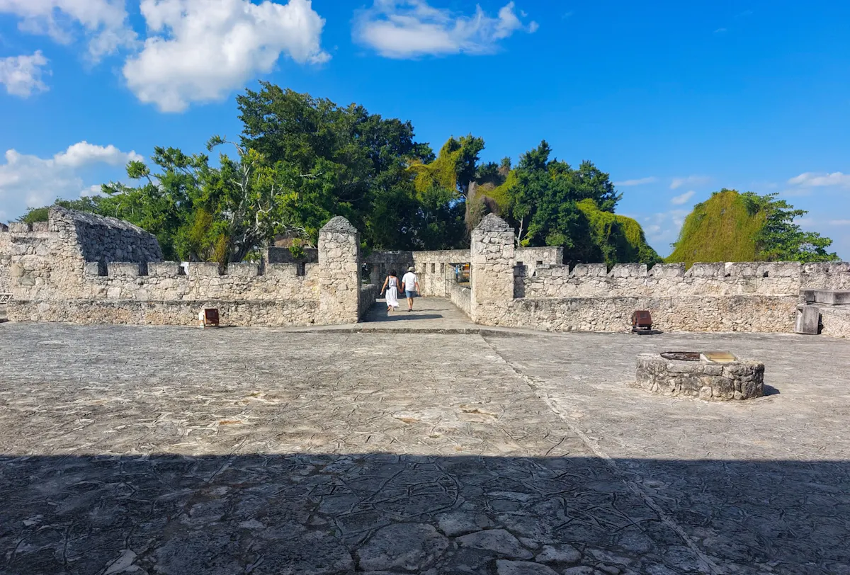 Bacalar Lagoon of Seven Colours