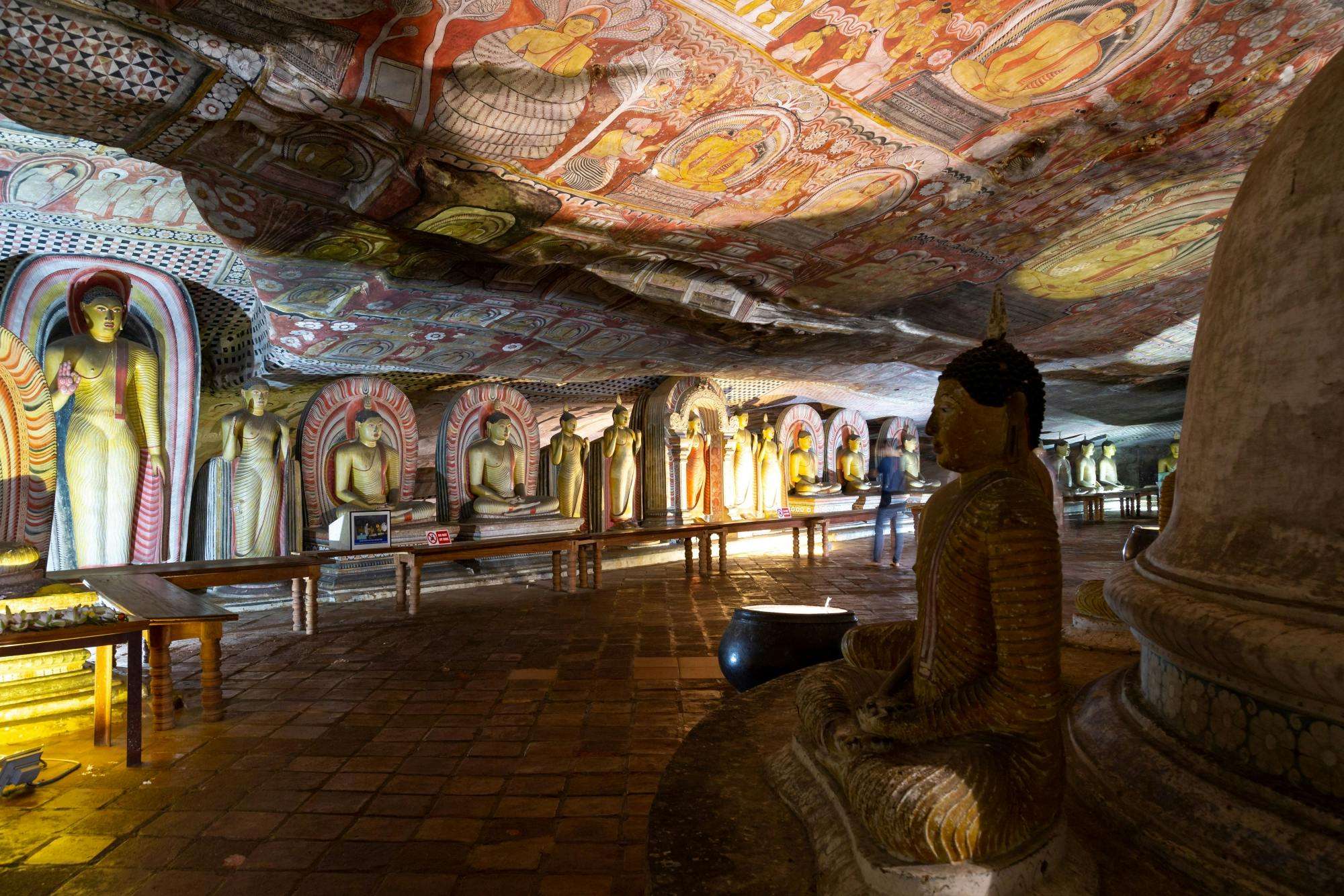 Excursion de deux jours à Kandy, Sigiriya, Dambulla et parc de Minneriya au départ de la côte est