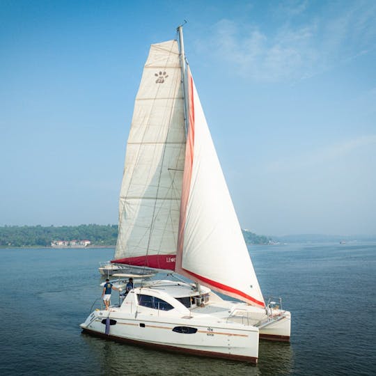 Goa catamaran zeiltocht op de Arabische Zee