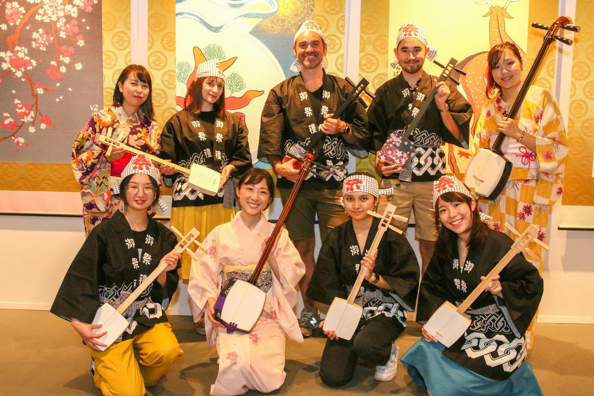 Godetevi lo strumento tradizionale giapponese Shamisen