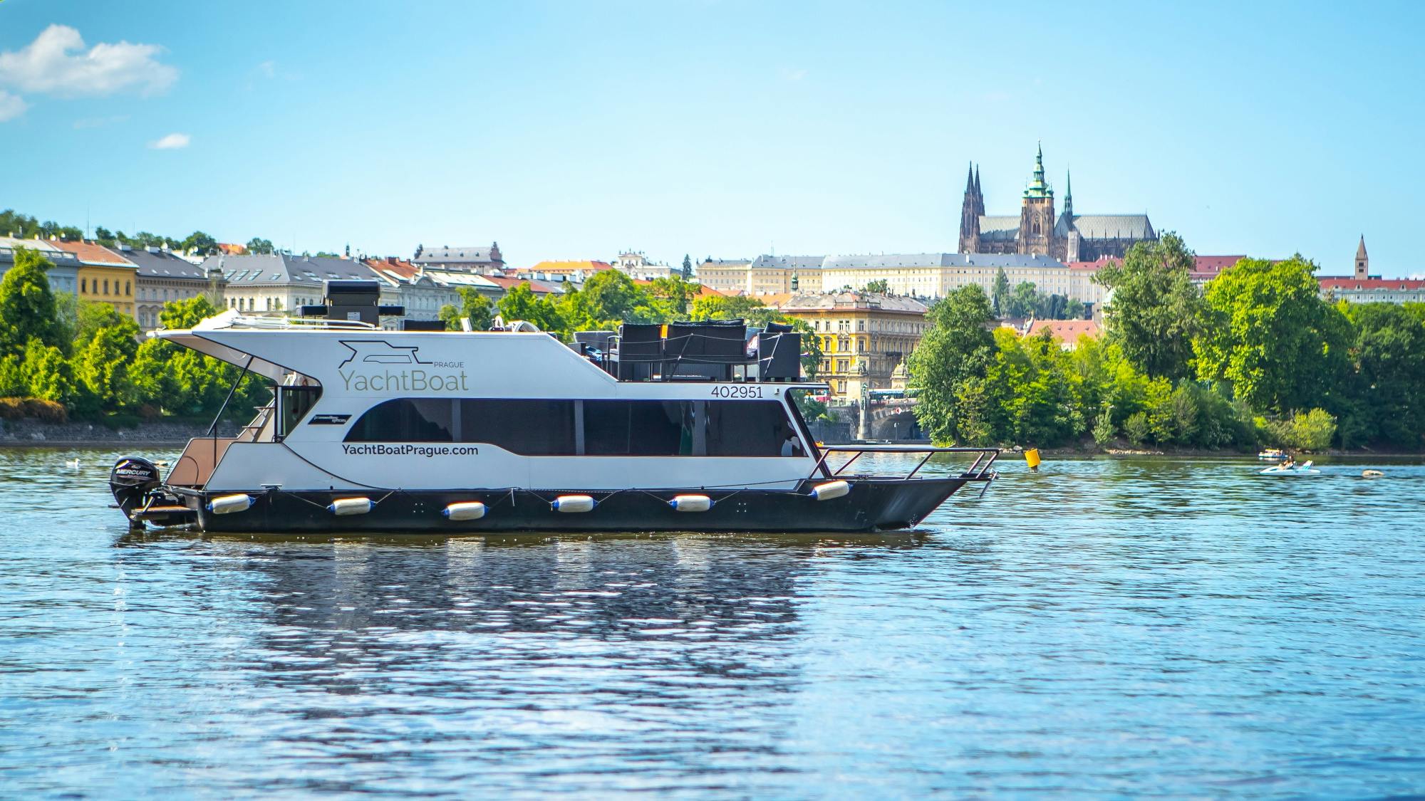 Private YachtBoat ONE All-You-Can-Drink-Kreuzfahrt in Prag