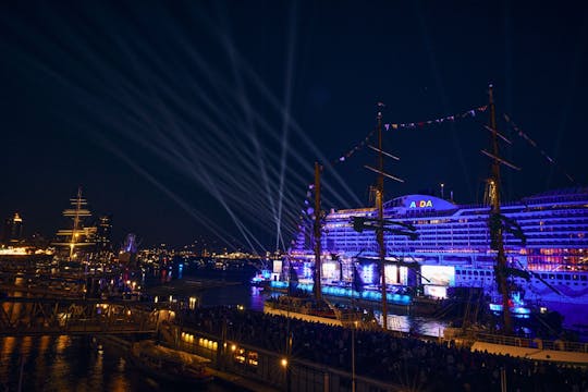 Passeio de barco pelo 836º aniversário do Porto de Hamburgo para o show de sábado à noite