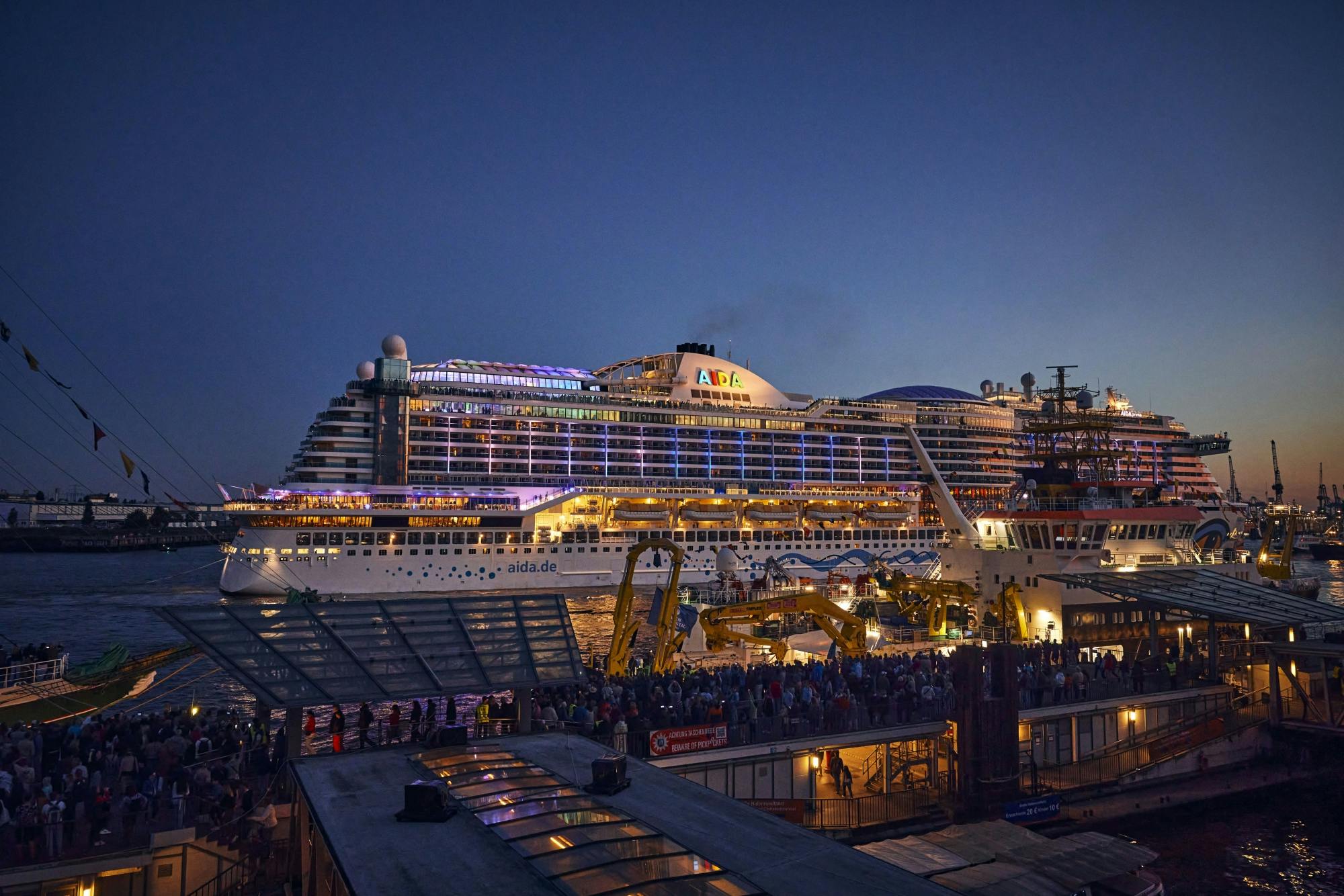 836. Hafengeburtstag Hamburg Samstag Schaufahrt Passagierschiff