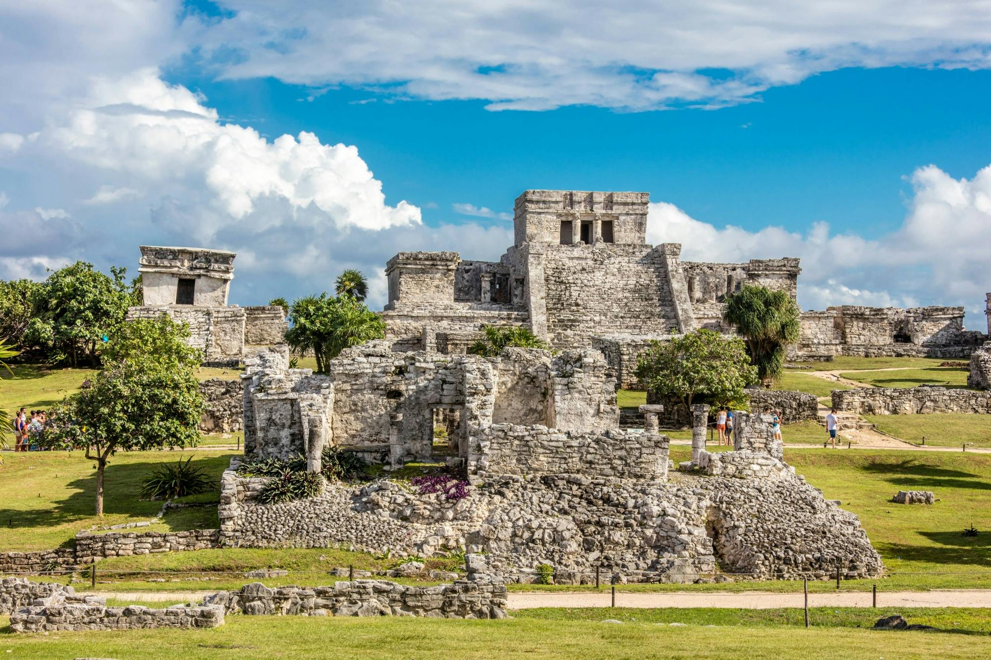 Guided tour of Tulum and visit to a modern Maya community
