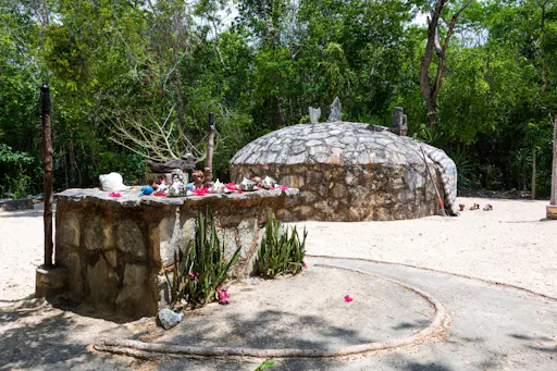Guided Tour of Tulum and Visit to a Modern Maya Community