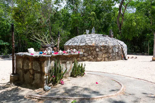 Guided Tour of Tulum and Visit to a Modern Maya Community
