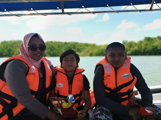 Experiência de cruzeiro no rio Lebam saindo de Johor Bahru