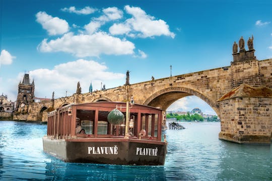 Cruzeiro de barco pelo rio Charles Bridge com visita guiada a pé