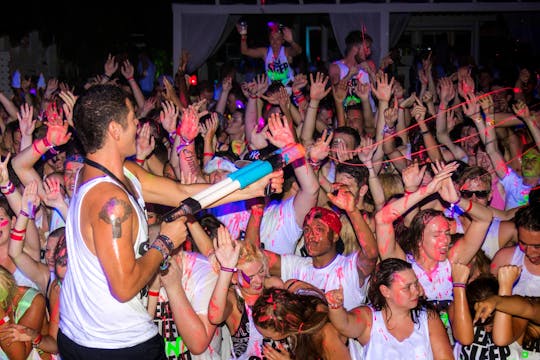 Scene Kavos Paint Party