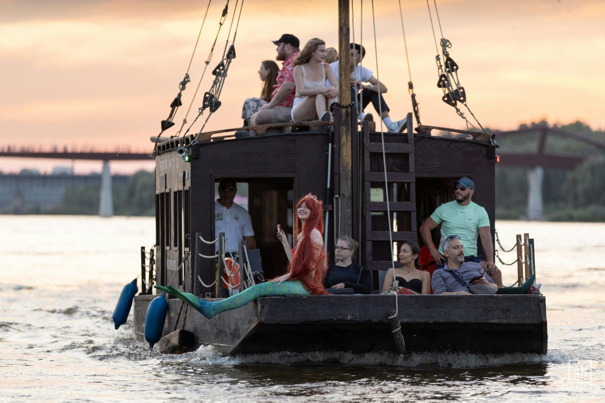 Sightseeing cruise along the River Vistula in Warsaw