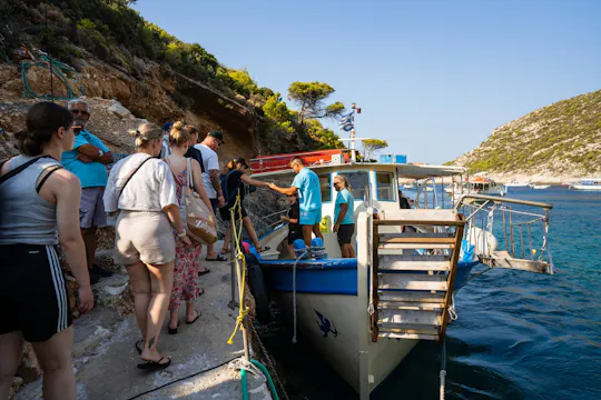 Tour in barca al naufragio della spiaggia di Navagio a Zante