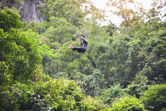 Avventure in Zipline a Krabi con discesa in corda doppia e arrampicata su roccia