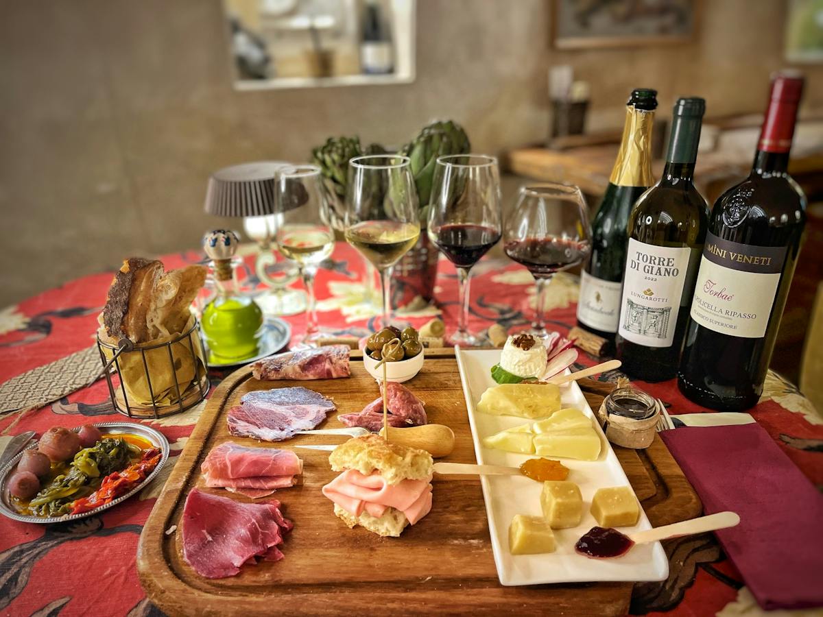 Esperienza di degustazione di cibo e vino a Trastevere