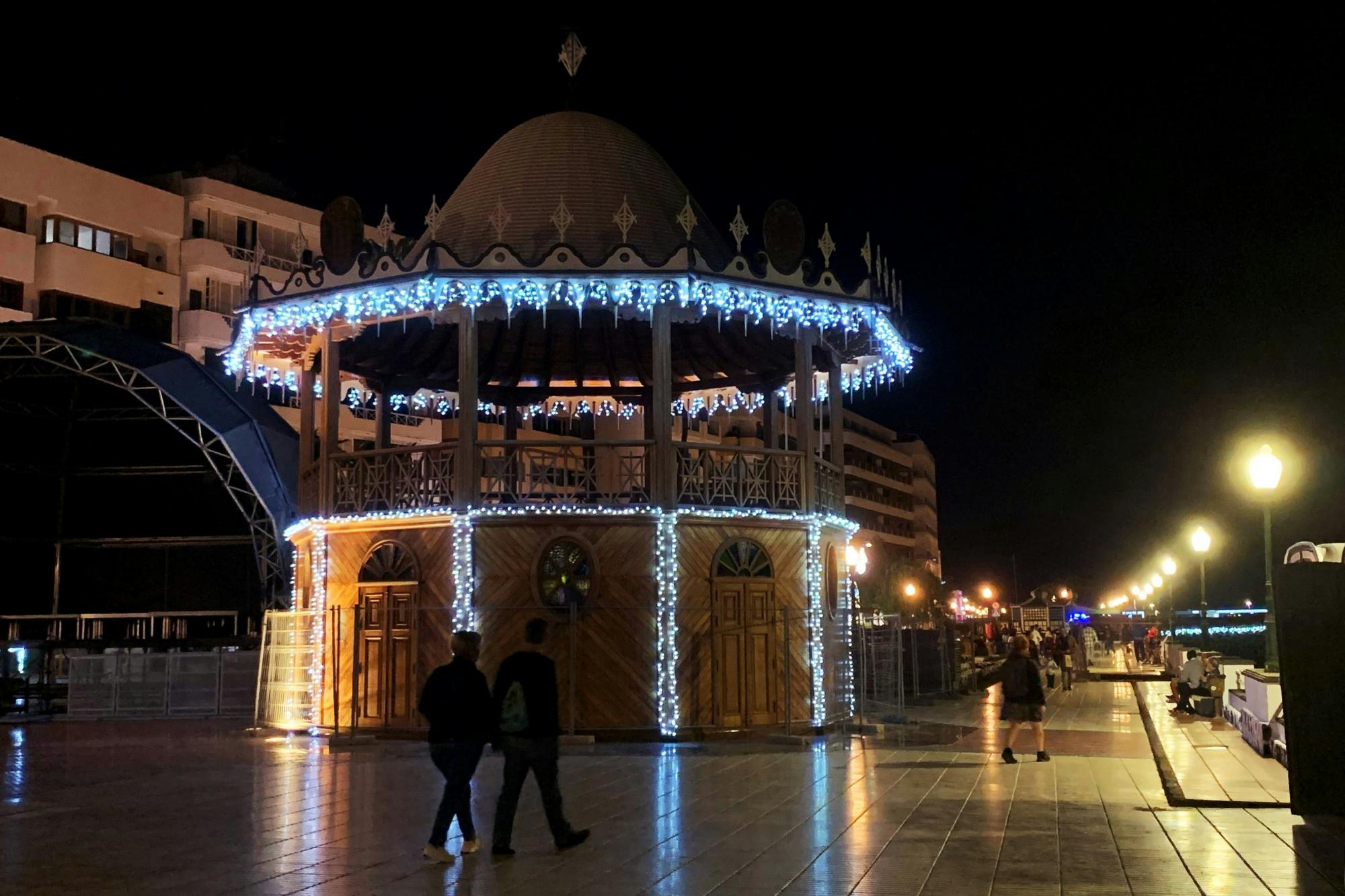 Festive evening tour of Arrecife Christmas Fair and markets