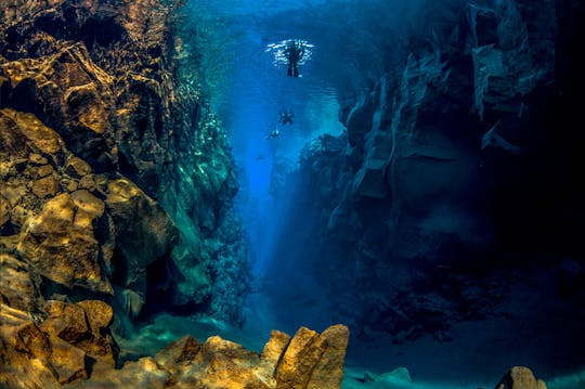 Snorkeling en Silfra hacia el mar azul