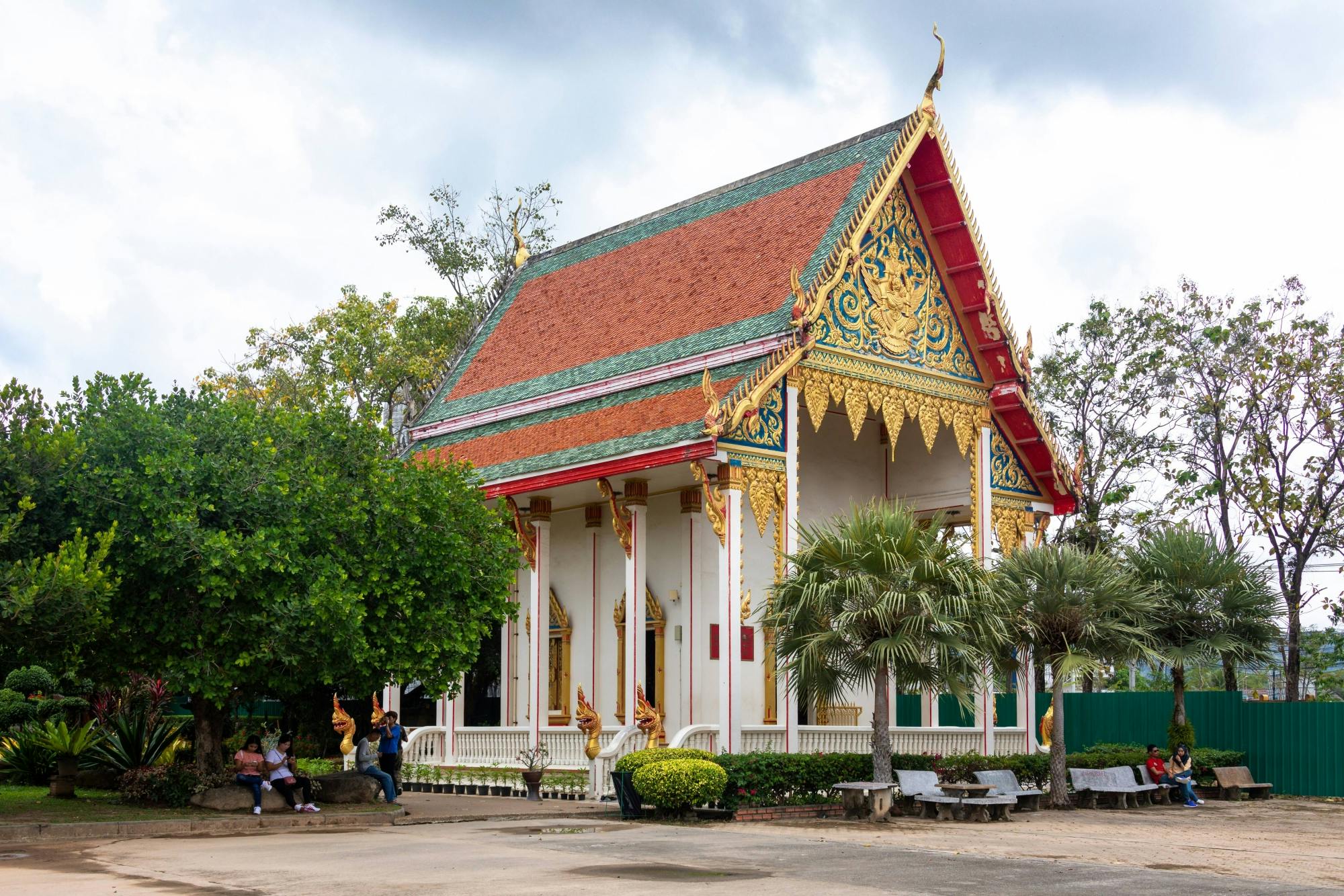 Phuket full-day temple, pearl and cashew tour with lunch