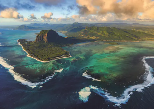 Voo panorâmico de helicóptero na Maurícia a partir do heliporto sul