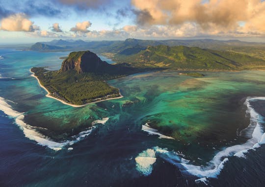 Malerischer Hubschrauberflug über Mauritius vom Süd-Hubschrauberlandeplatz