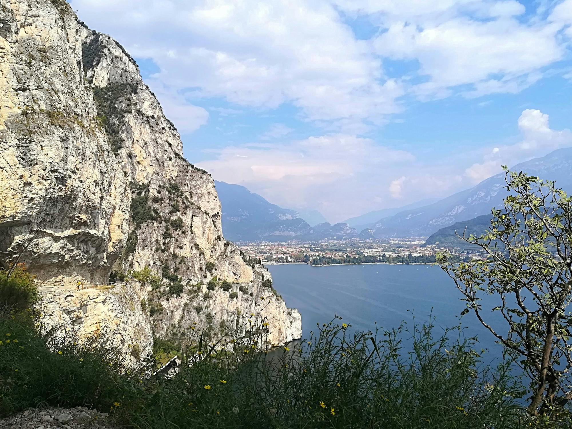 The original Lake Garda tour with boat trip from western-shore hotels