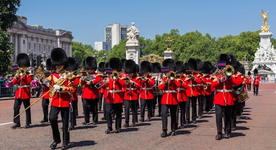 Changing of the Guard walking tour in London