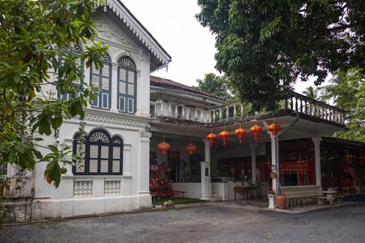 Phuket temple, farm and town tour with a local guide and lunch