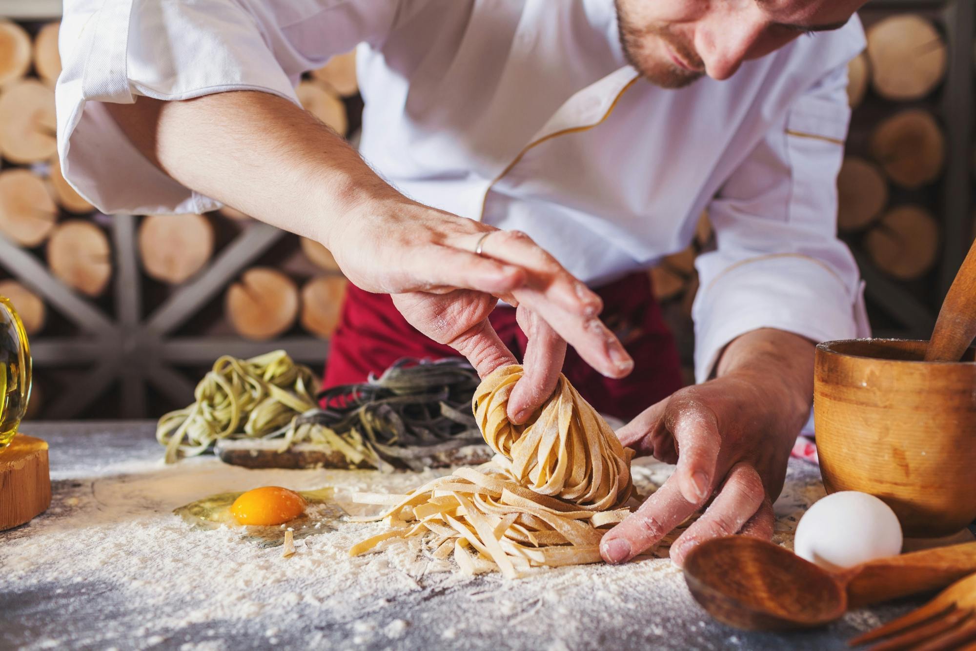 Aula de culinária e degustação de vinhos em uma fazenda de Chianti