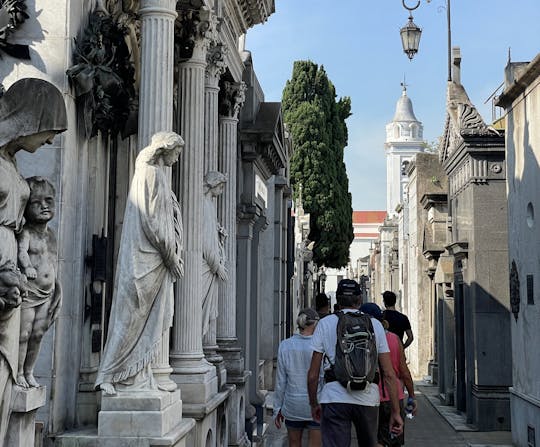 Visita guiada a las leyendas porteñas de Evita y Borges