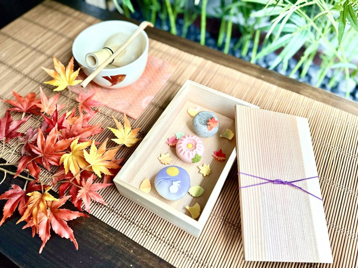 Nerikiri-wagashi maken in Tokio, gecombineerd met een theeceremonie