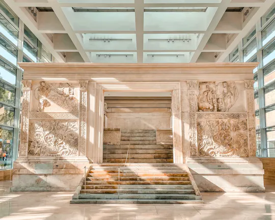 Biglietto per l'Ara Pacis, Castel Sant'Angelo e tour in barca Hop-on Hop-off