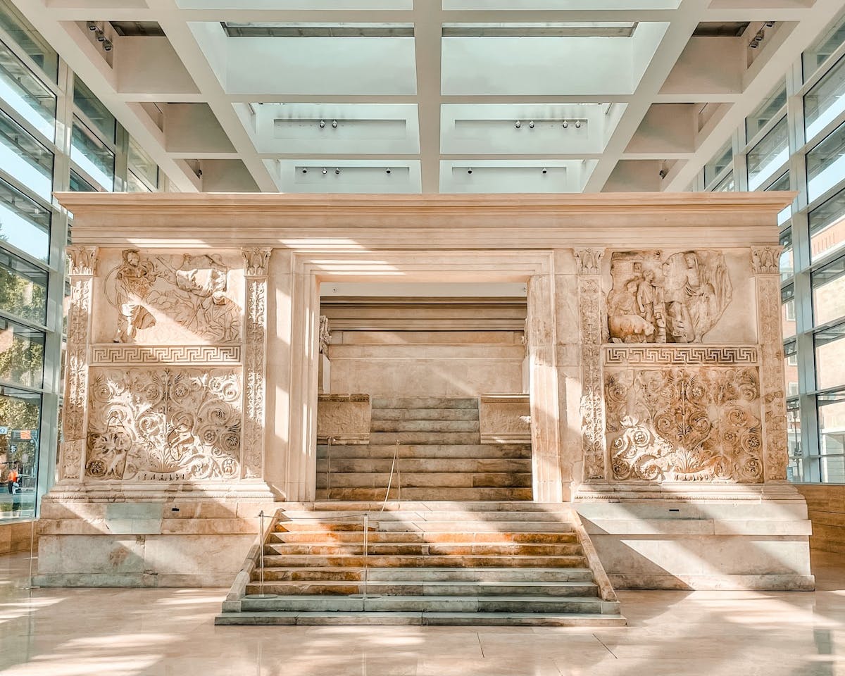 Biglietto per l'Ara Pacis, Castel Sant'Angelo e tour in barca Hop-on Hop-off
