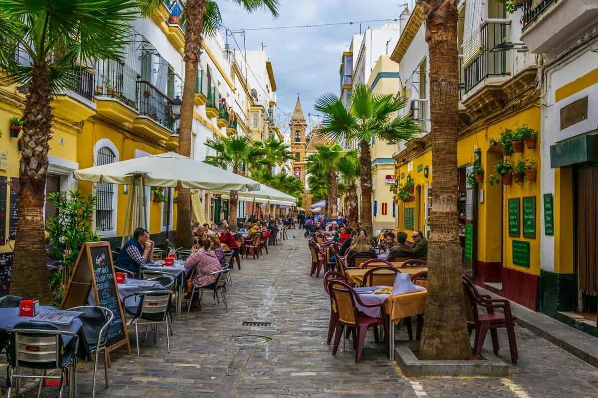 Tour autoguidato a piedi della città storica di Cadice con app audio