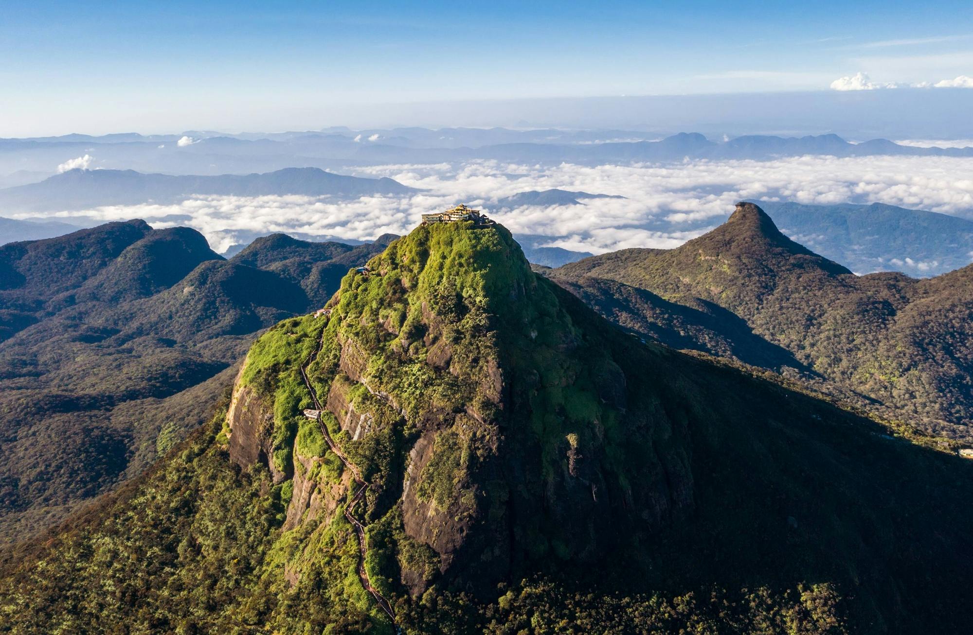 Excursión de dos días al Pico de Adán con salida al amanecer