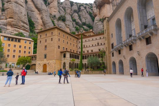 Trasferimento all'alba al Monte Montserrat