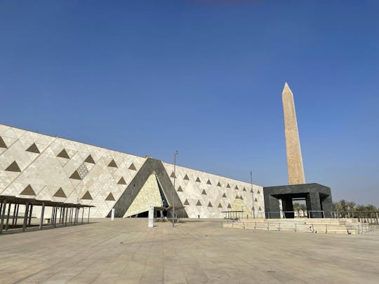 Nouveau Grand Musée Égyptien et Pyramides de Gizeh depuis Sharm en avion