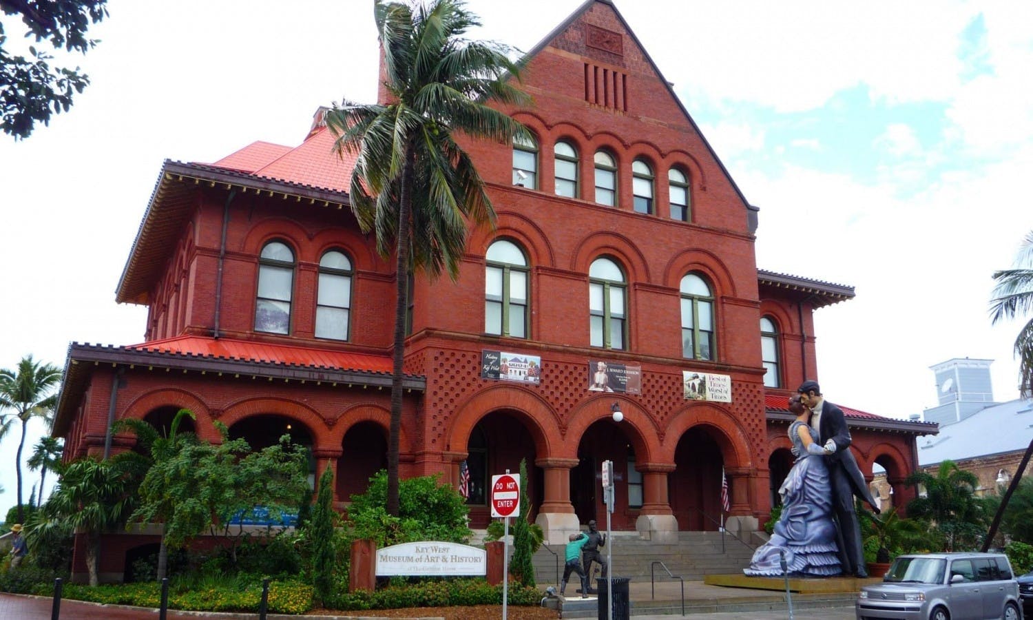 miami - key west - day trip - red building.jpg