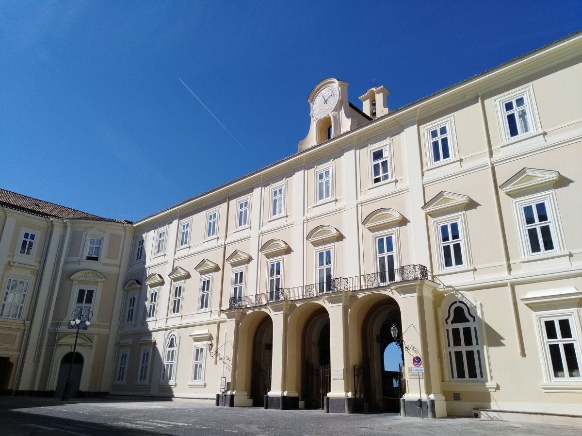 Visita guiada ao Palácio Real e experiência culinária saindo de Nápoles